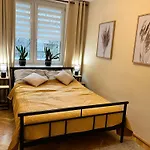 Ohmyhome-plac Zawiszy Apartament
