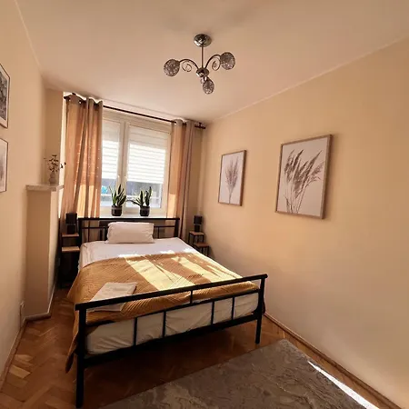 Ohmyhome-plac Zawiszy * Warschau